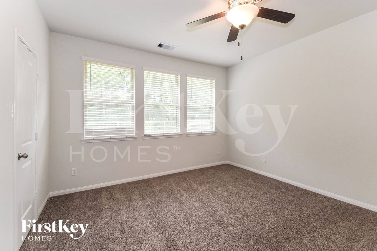 321 Lakeway Cir - Photo 7 of 15