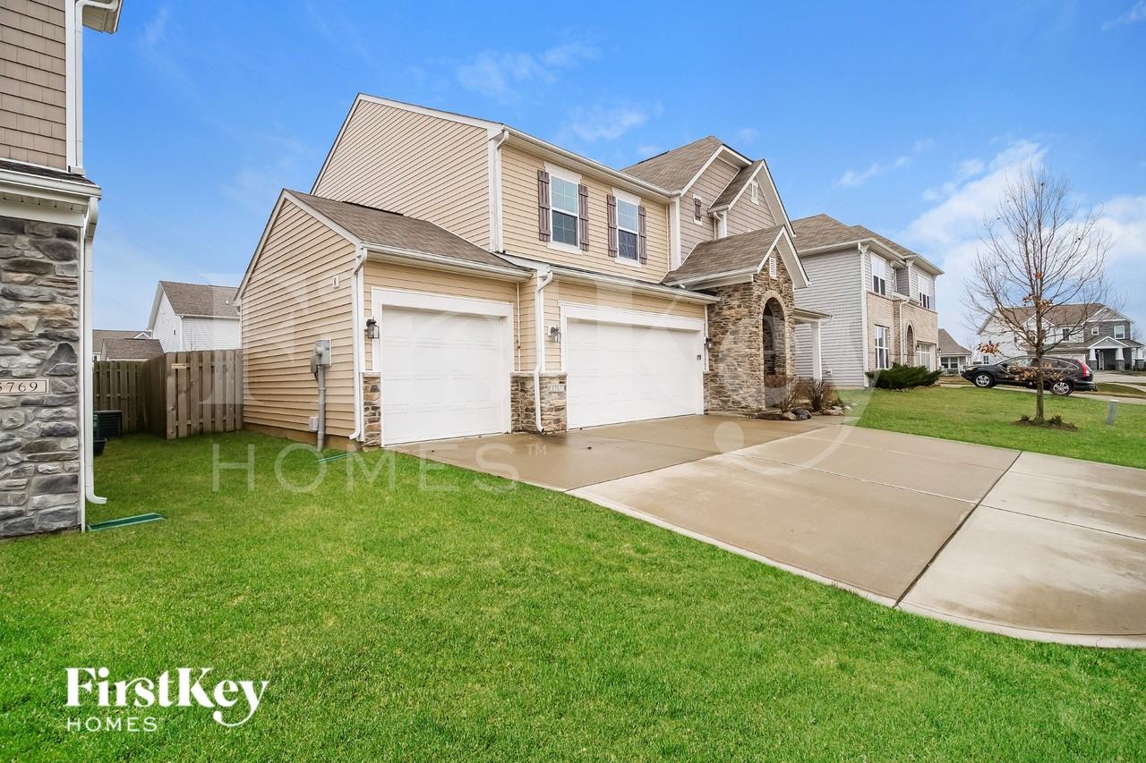 5767 Blue Sky Dr - Photo 2 of 15