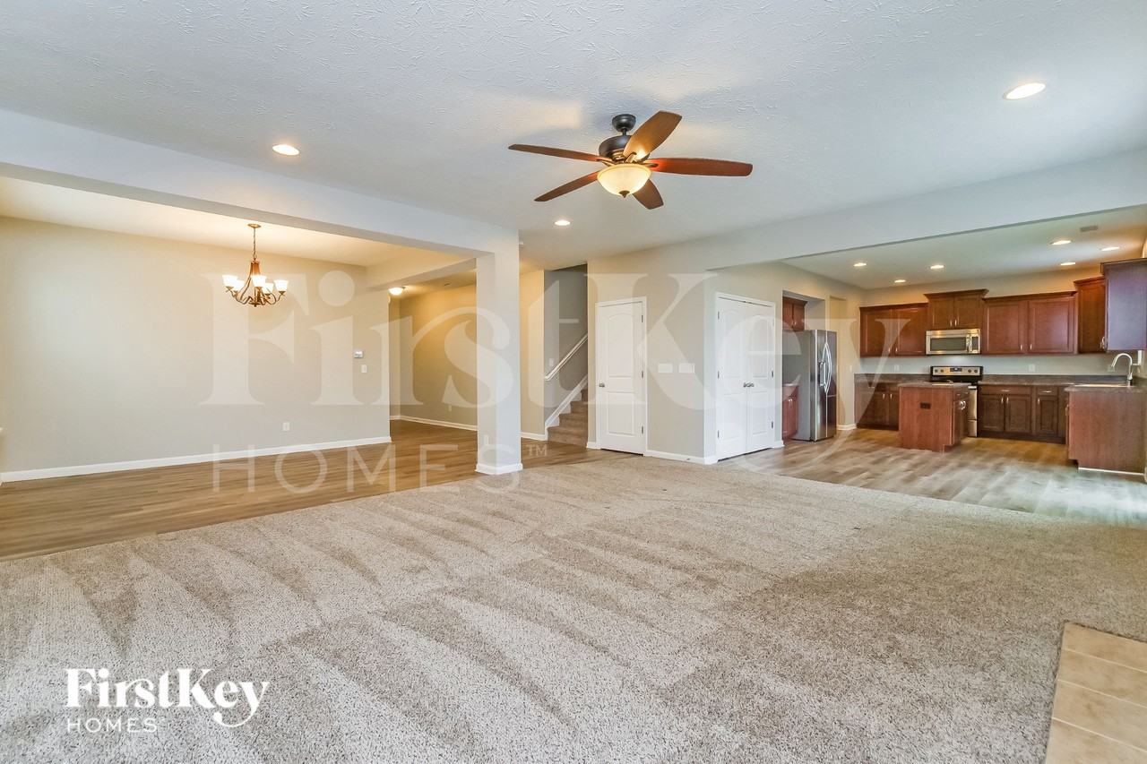 5767 Blue Sky Dr - Photo 5 of 15