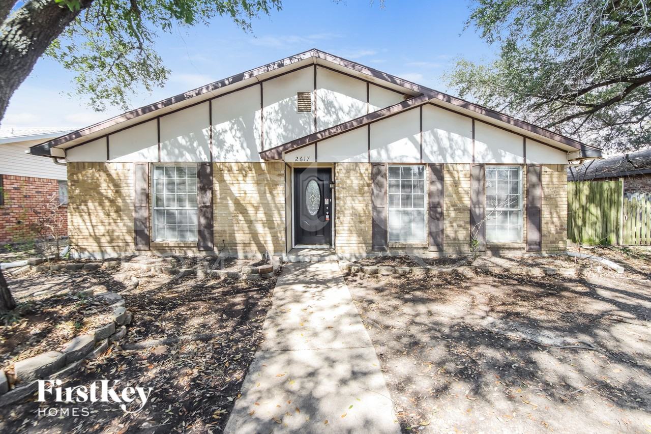 2617 Branch Oaks Dr - Photo 2 of 16