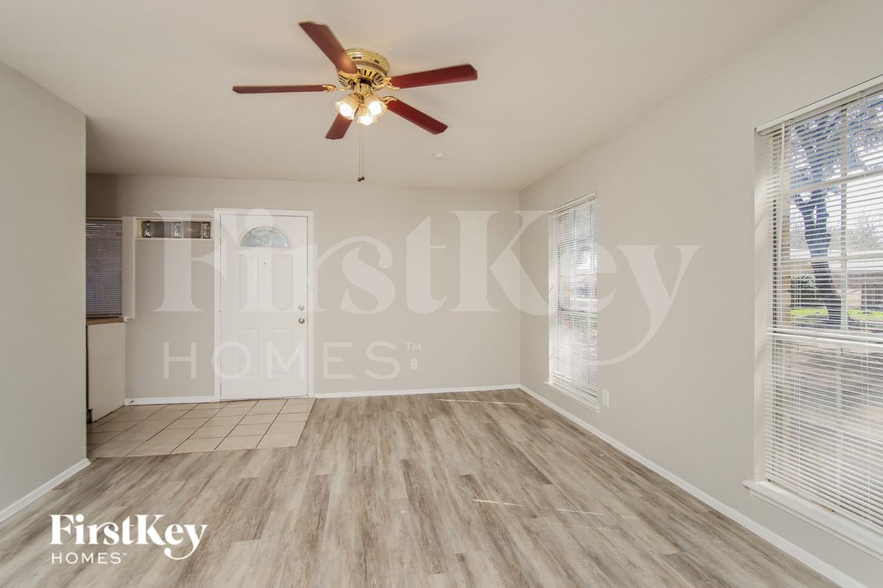 2617 Branch Oaks Dr - Photo 3 of 16