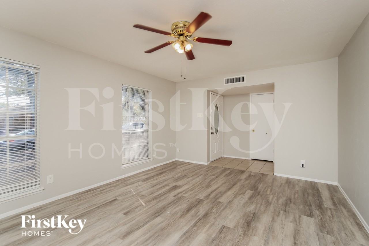 2617 Branch Oaks Dr - Photo 4 of 16