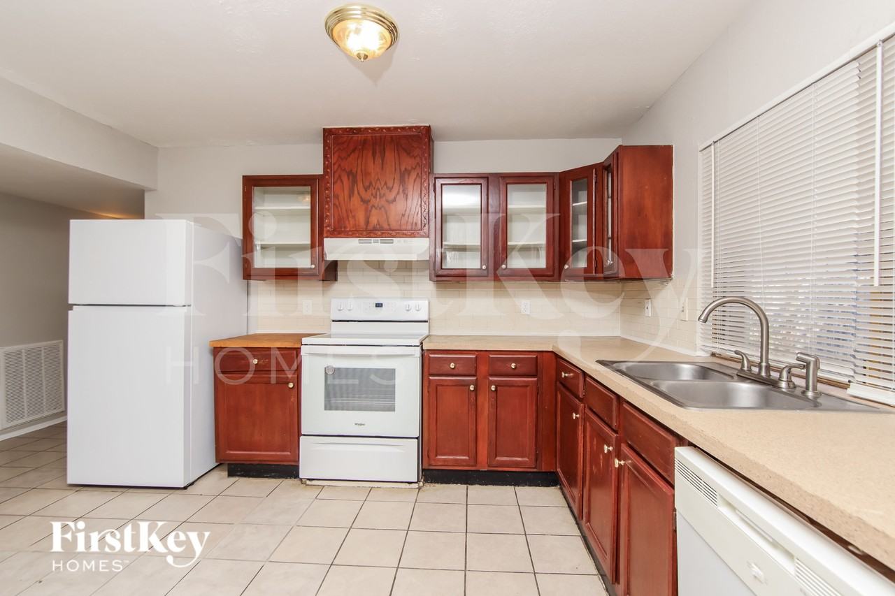 2617 Branch Oaks Dr - Photo 5 of 16