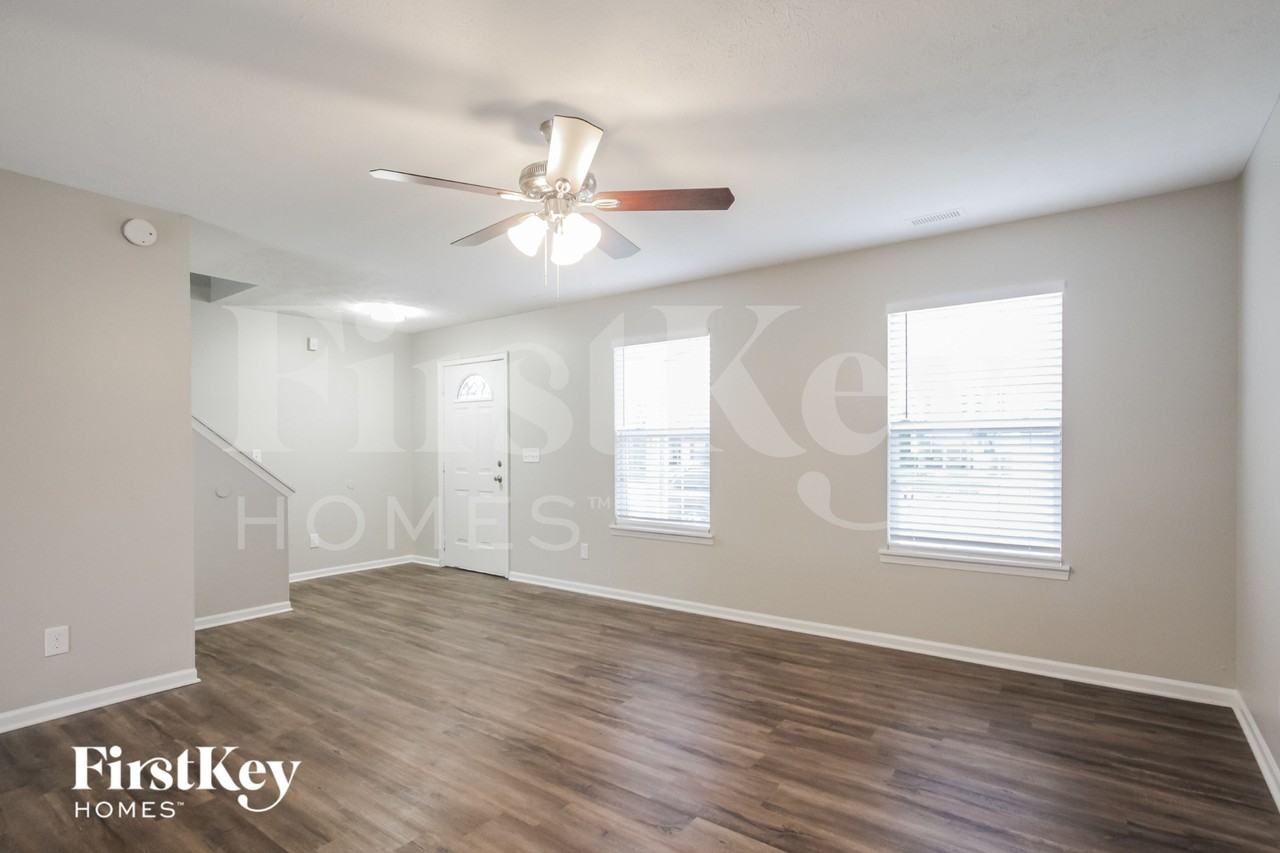 5722 Brobeck Ct - Photo 3 of 15