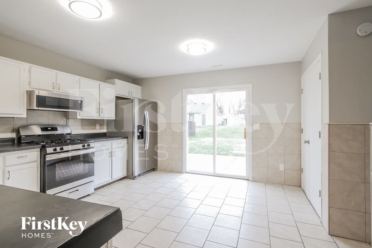 5722 Brobeck Ct - Photo 4 of 15