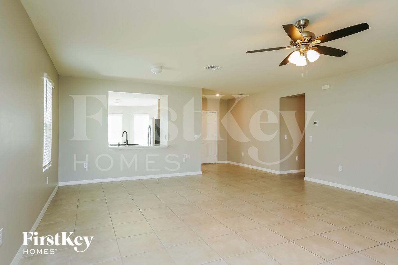 3186 Cozumel Ct - Photo 3 of 15