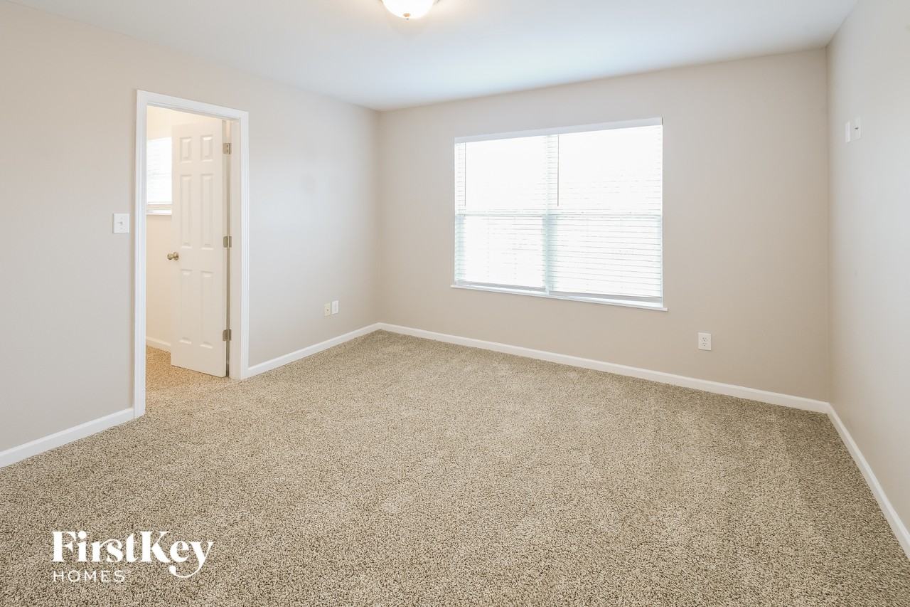 2334 Layton Park Dr - Photo 7 of 15