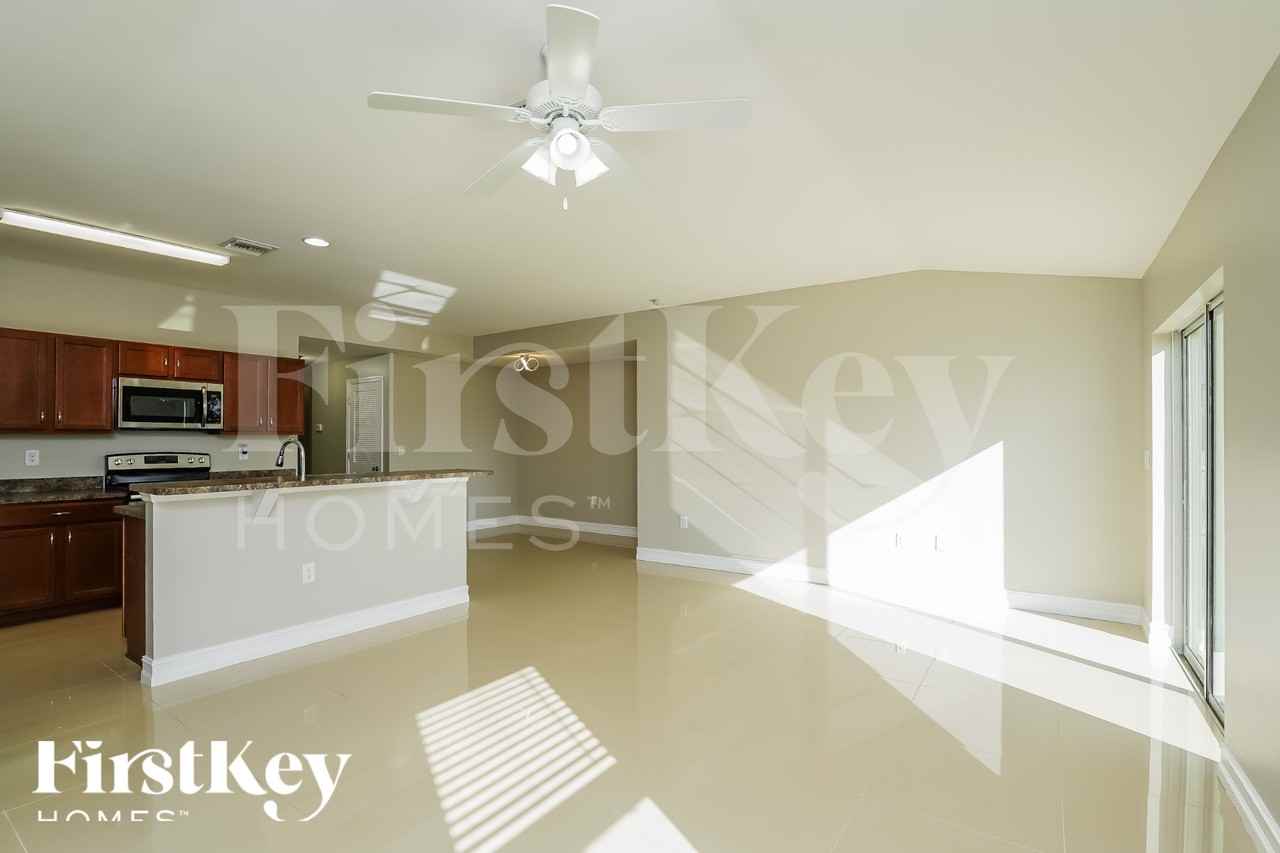 601 Nw 17th Ave - Photo 4 of 18