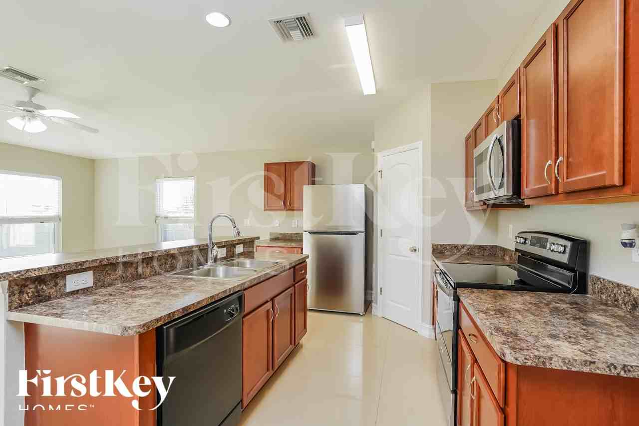 601 Nw 17th Ave - Photo 5 of 18