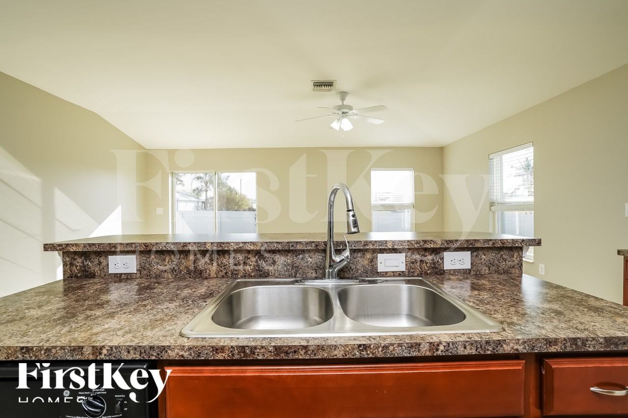 601 Nw 17th Ave - Photo 7 of 18