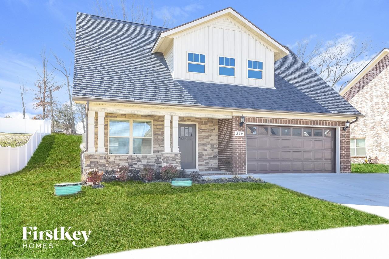 219 Edgefield Ct - Photo 2 of 15