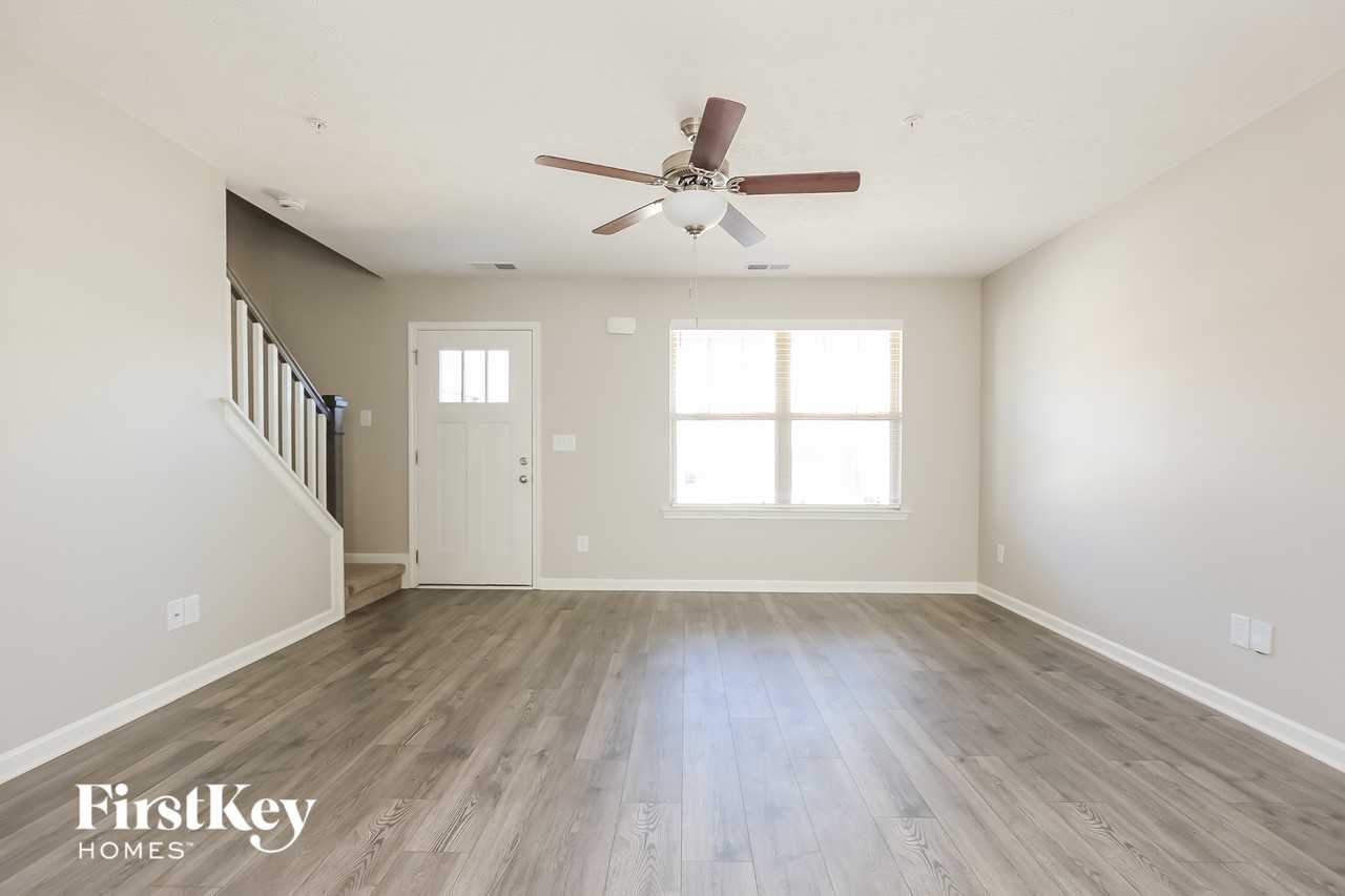 219 Edgefield Ct - Photo 3 of 15