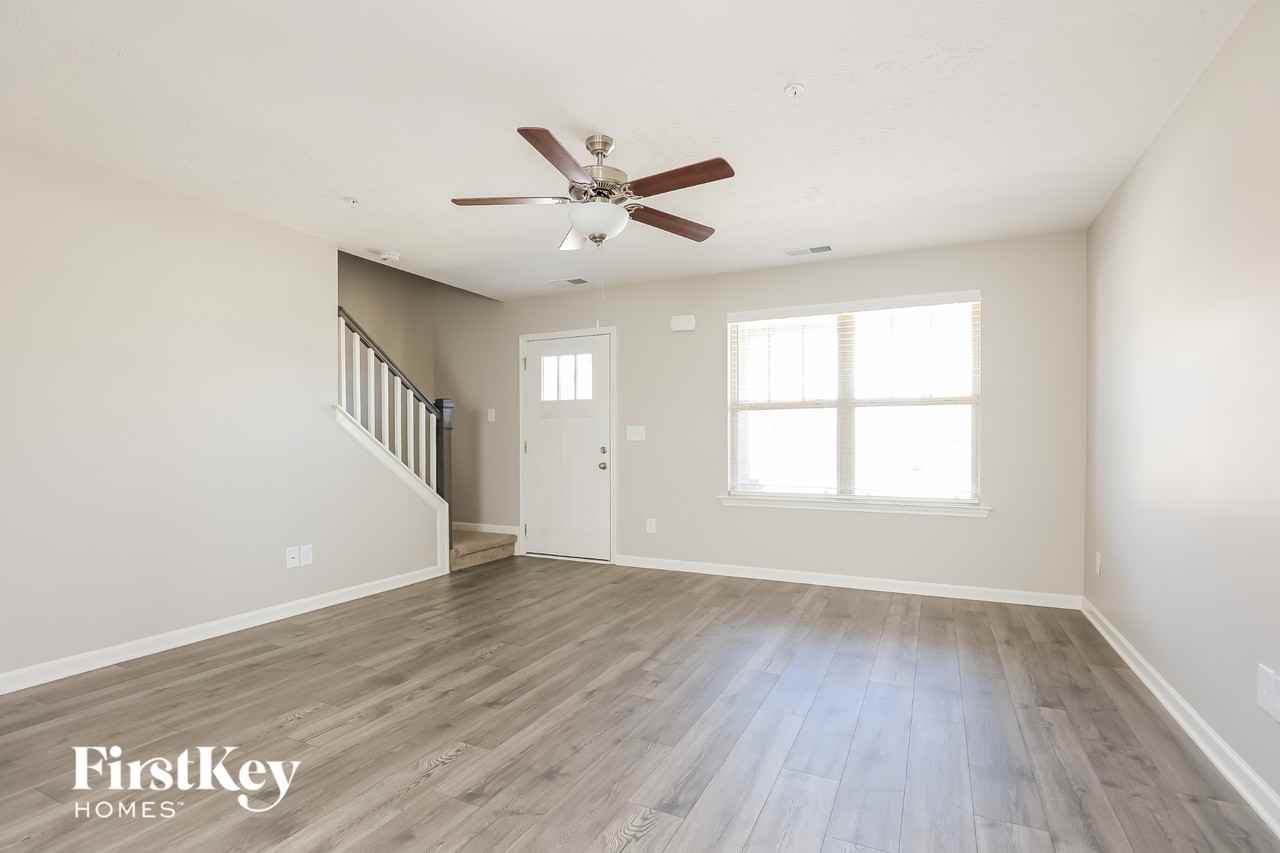 219 Edgefield Ct - Photo 4 of 15