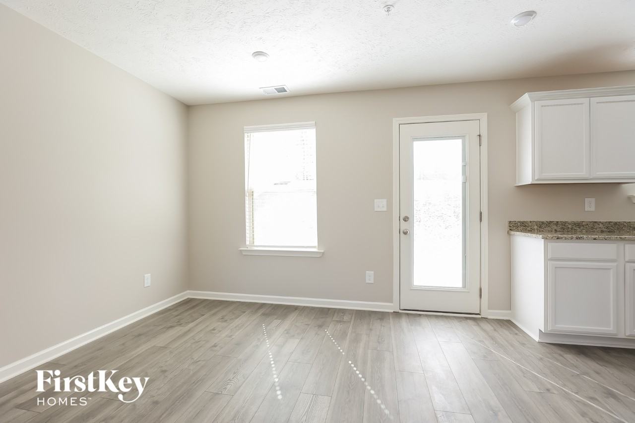 219 Edgefield Ct - Photo 5 of 15