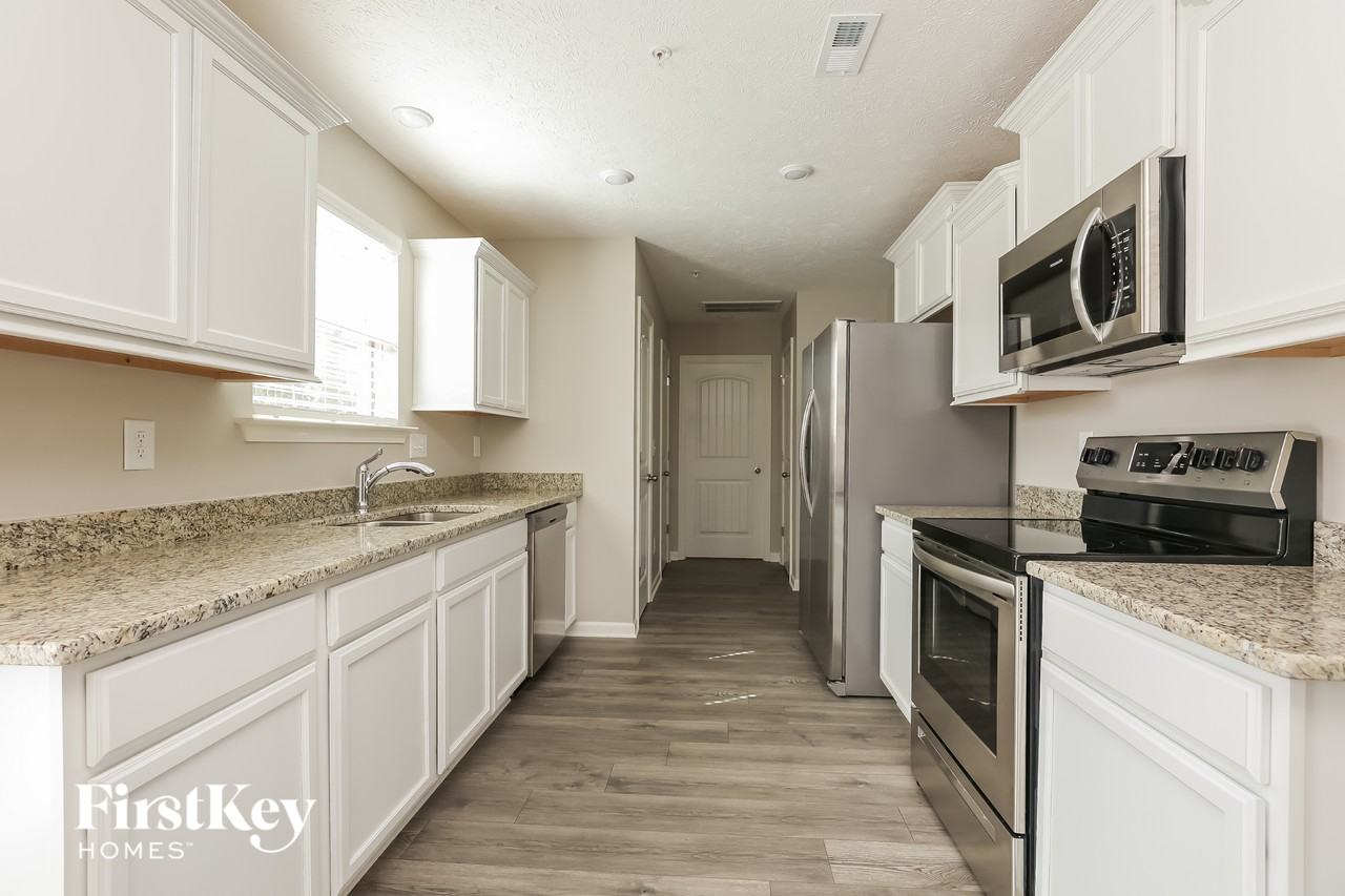 219 Edgefield Ct - Photo 7 of 15