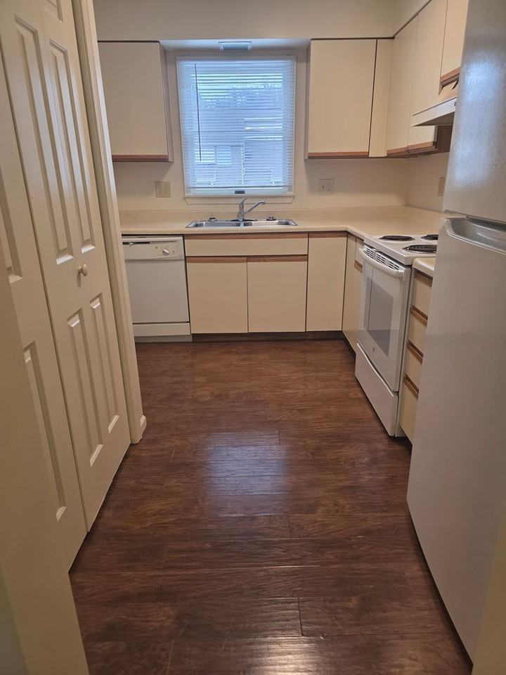 Braemar Townhouses - Photo 2 of 28