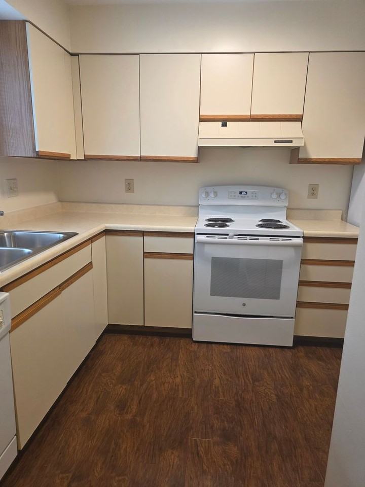 Braemar Townhouses - Photo 5 of 28