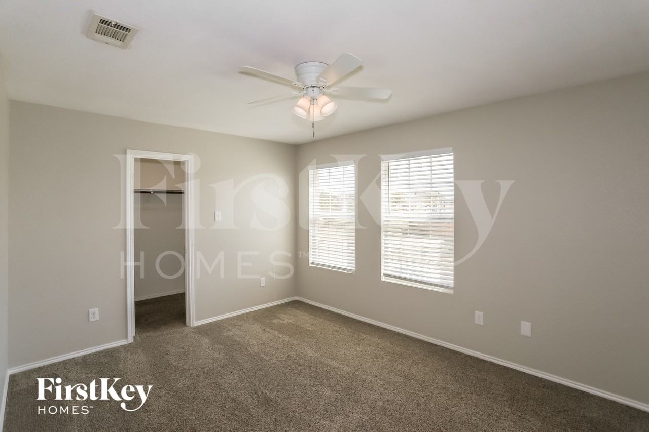 10021 Fox Hill Dr - Photo 2 of 15