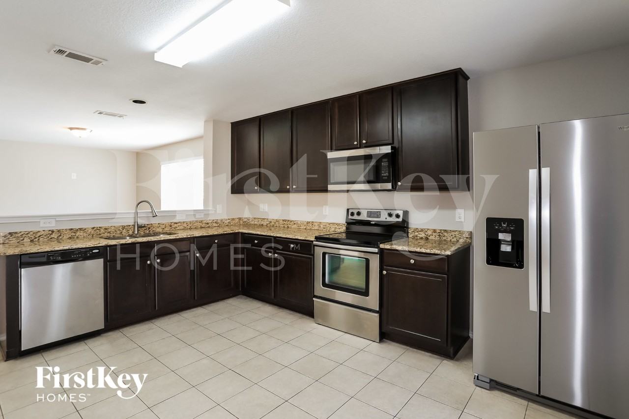 10021 Fox Hill Dr - Photo 6 of 15