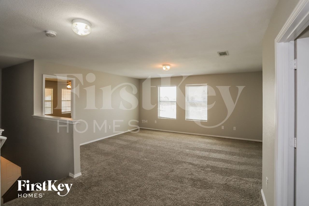 10021 Fox Hill Dr - Photo 7 of 15