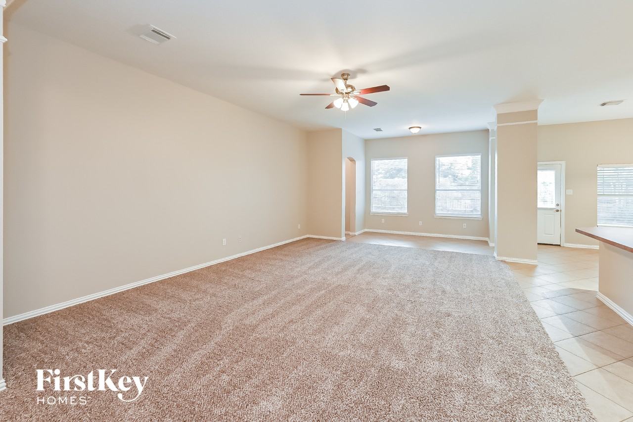 3010 Silverwood Park Ln - Photo 2 of 15