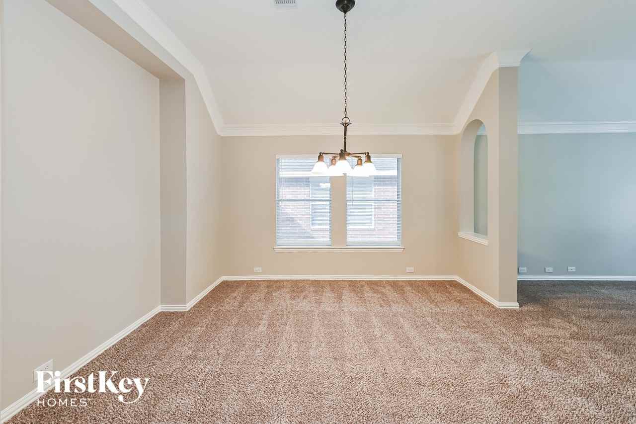 3010 Silverwood Park Ln - Photo 3 of 15