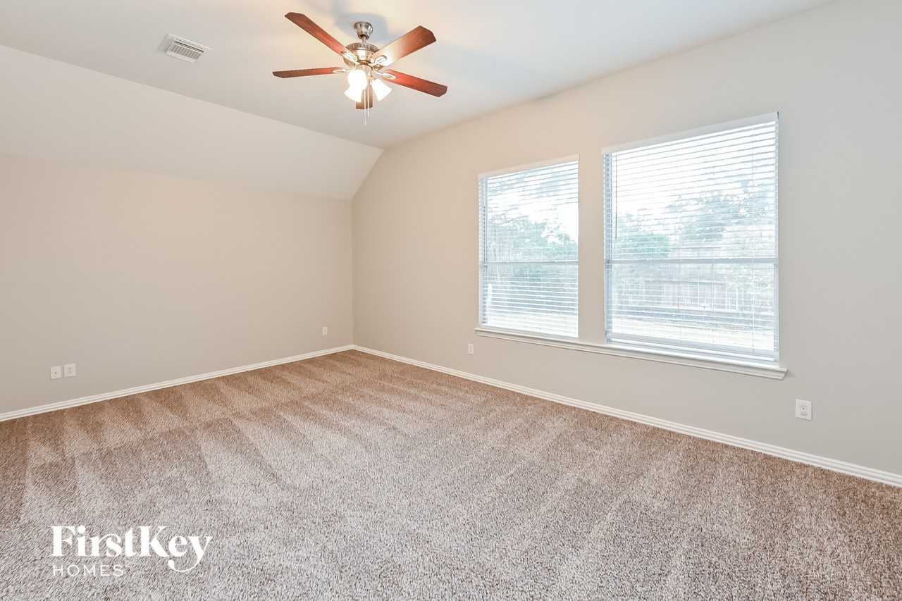 3010 Silverwood Park Ln - Photo 7 of 15