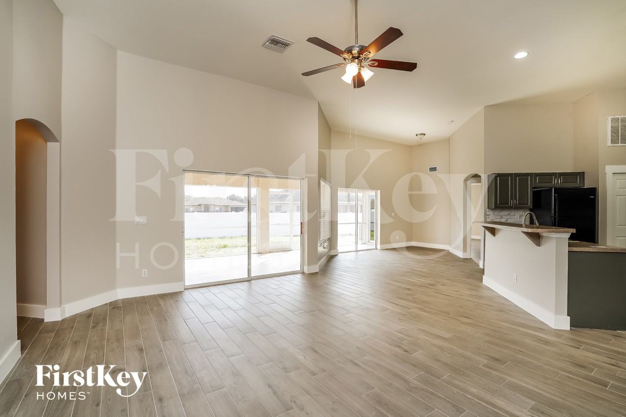2117 Ne 23rd Ave - Photo 3 of 19