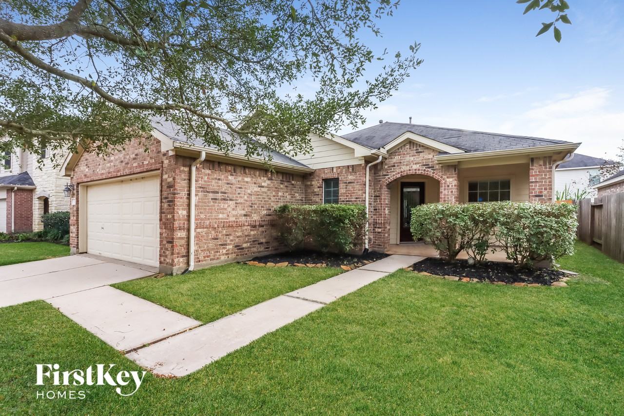 2726 Lakecrest Way Dr - Photo 2 of 15