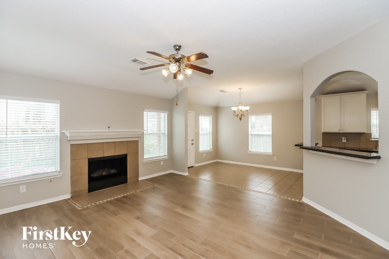 2726 Lakecrest Way Dr - Photo 4 of 15