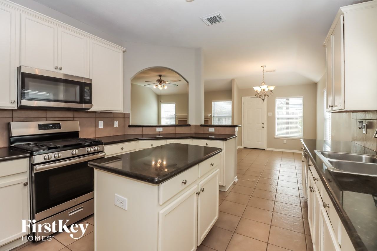 2726 Lakecrest Way Dr - Photo 7 of 15