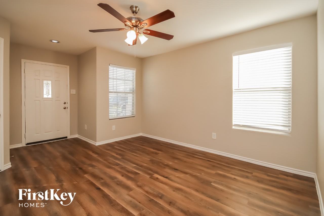 2655 Cyrus Hill Dr - Photo 3 of 15