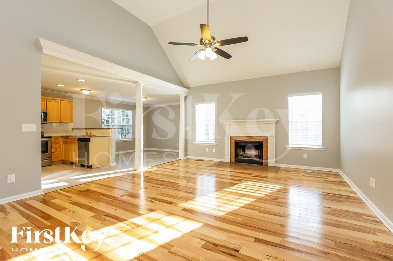 1270 Chapmans Retreat Dr - Photo 2 of 18