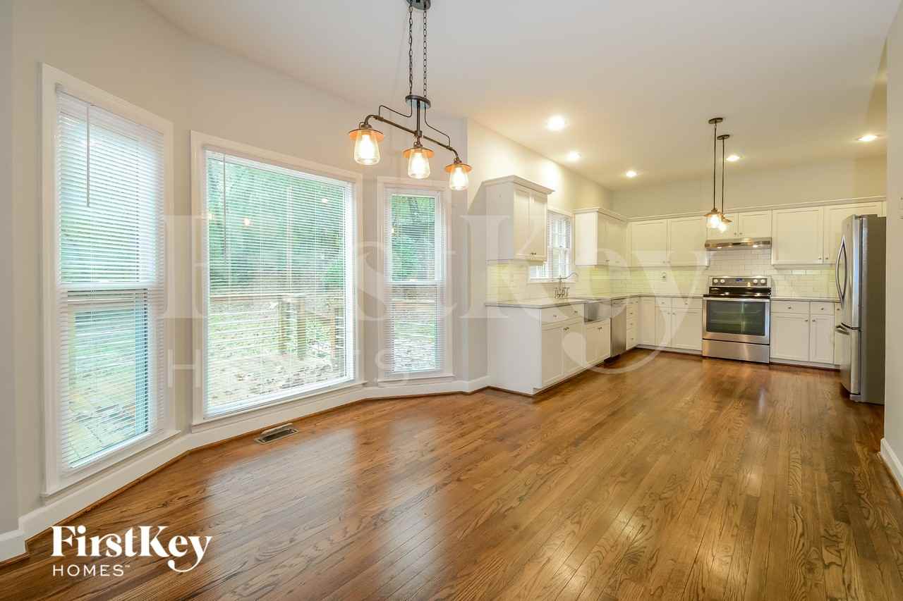 1138 Saddlebrook Rd - Photo 4 of 15