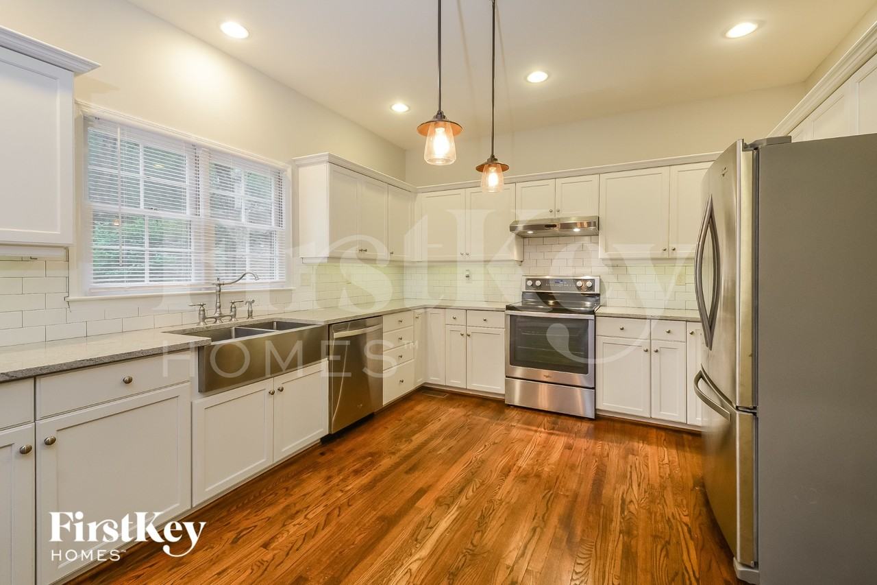 1138 Saddlebrook Rd - Photo 5 of 15