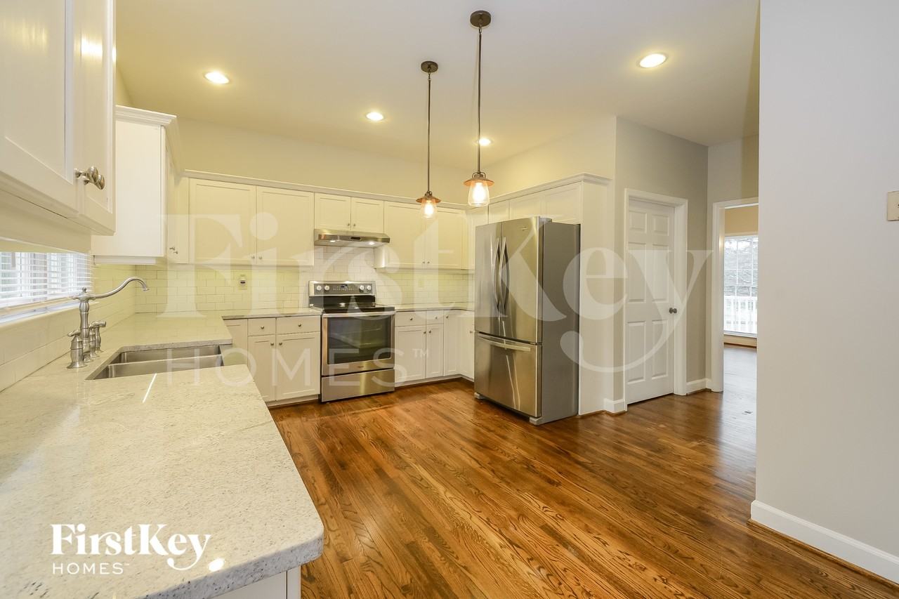 1138 Saddlebrook Rd - Photo 6 of 15