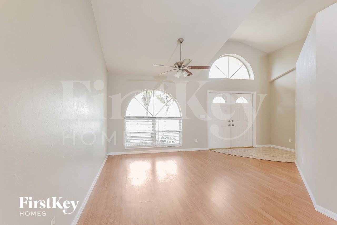 2301 Se 8th Pl - Photo 2 of 19