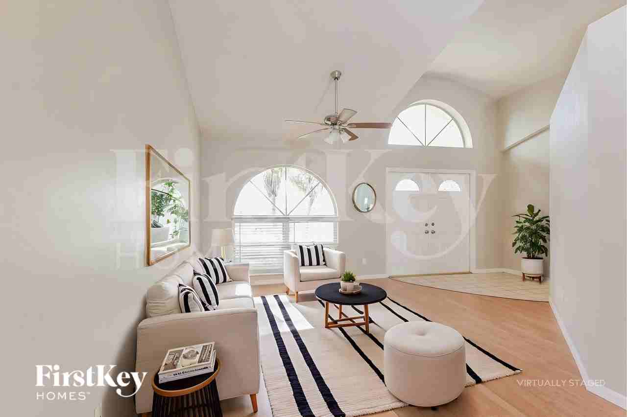 2301 Se 8th Pl - Photo 3 of 19