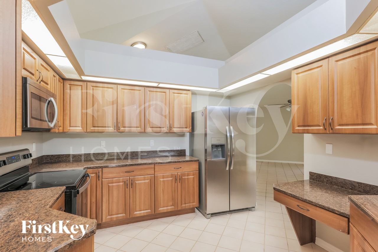 2301 Se 8th Pl - Photo 5 of 19