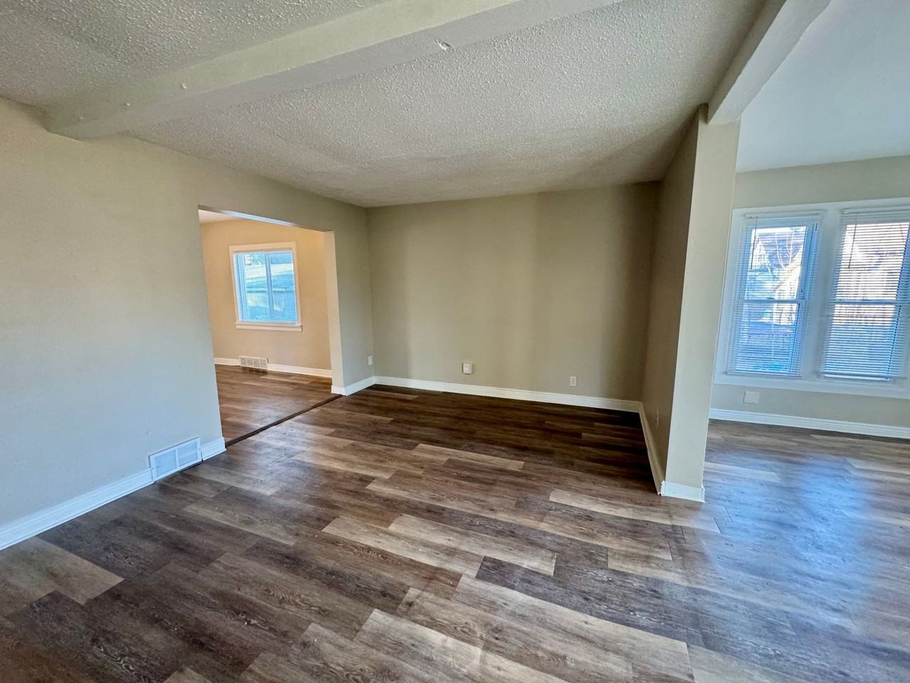 5723 N 38th St - Photo 5 of 27