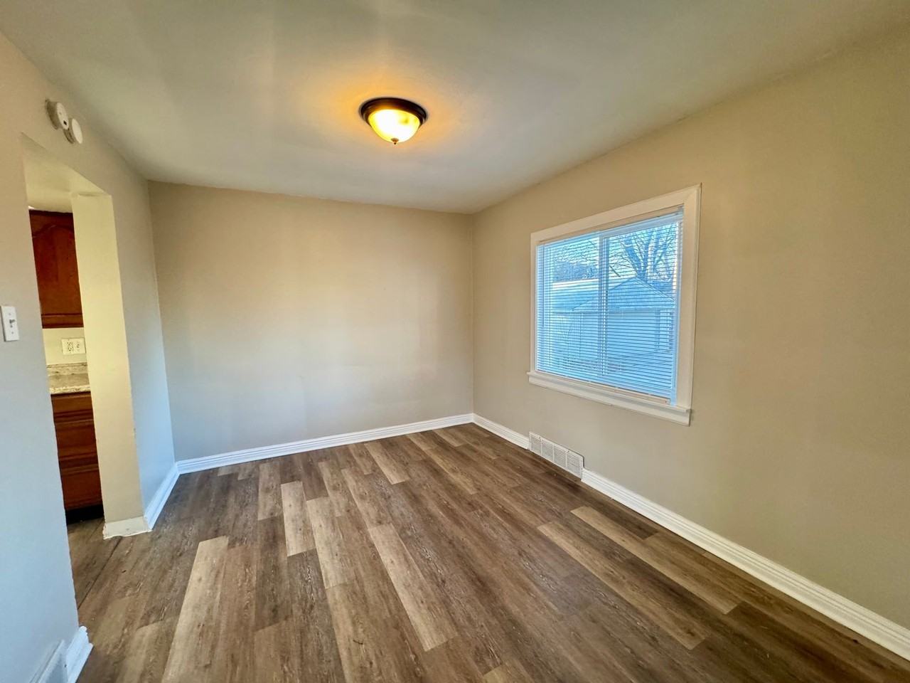 5723 N 38th St - Photo 6 of 27