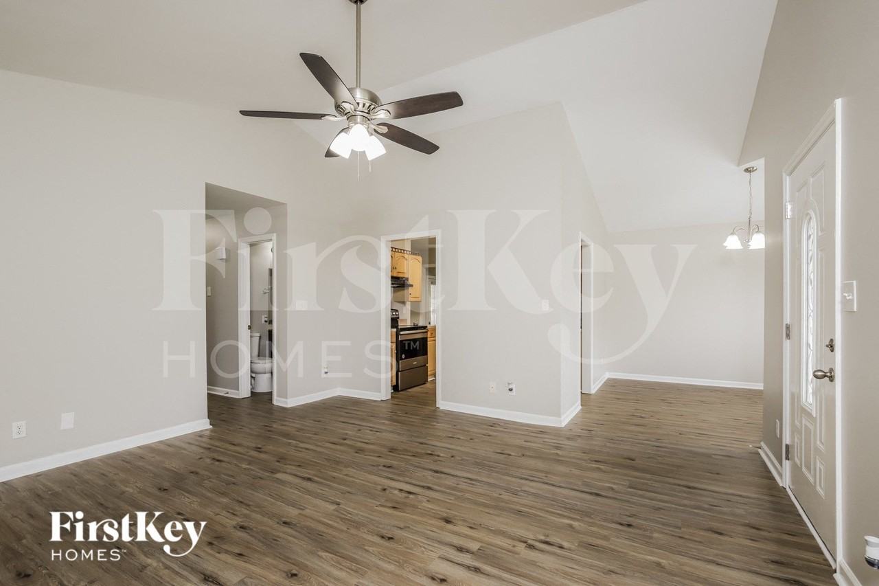 1317 Cushing St - Photo 2 of 15