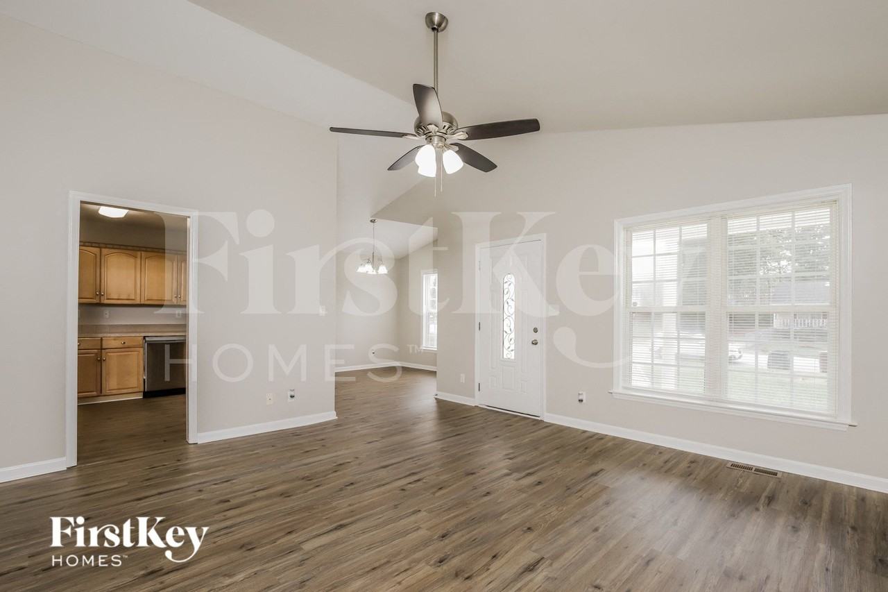 1317 Cushing St - Photo 3 of 15