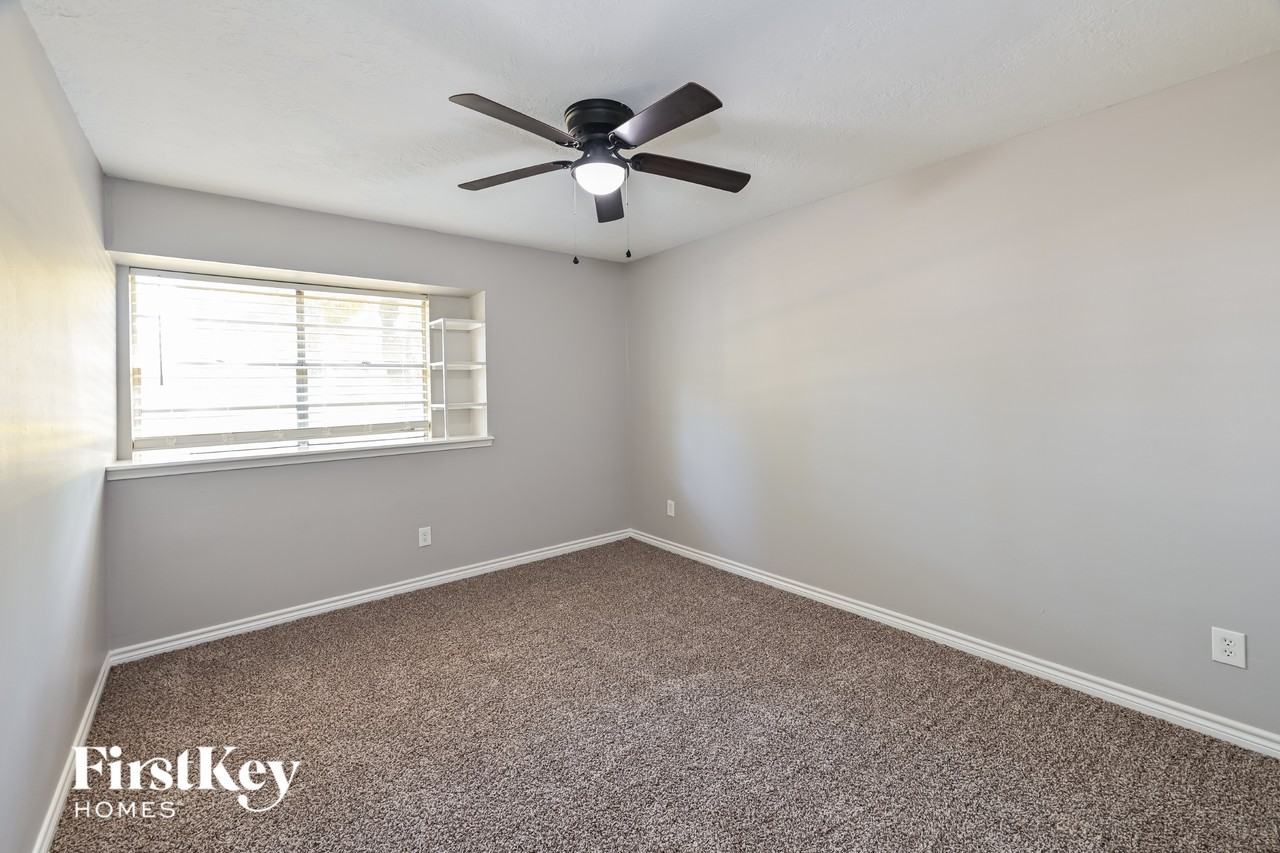 11907 Cedarcliff Dr - Photo 6 of 15