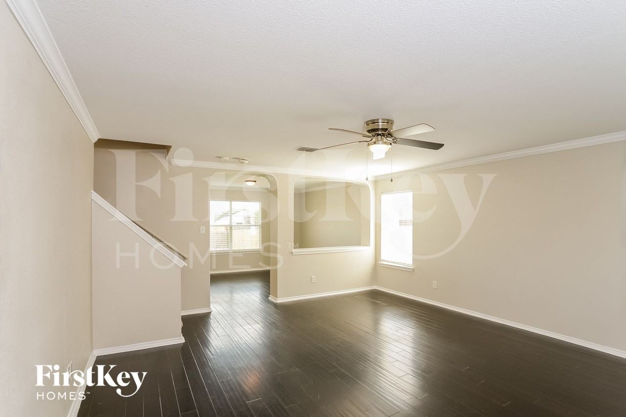 10106 Caspian Ledge - Photo 2 of 15