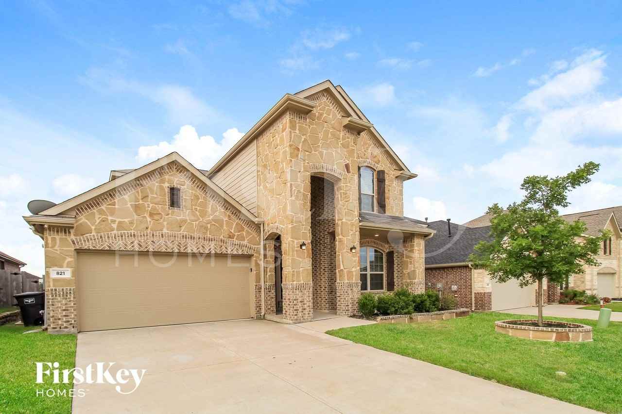 821 Skytop Dr - Photo 2 of 15