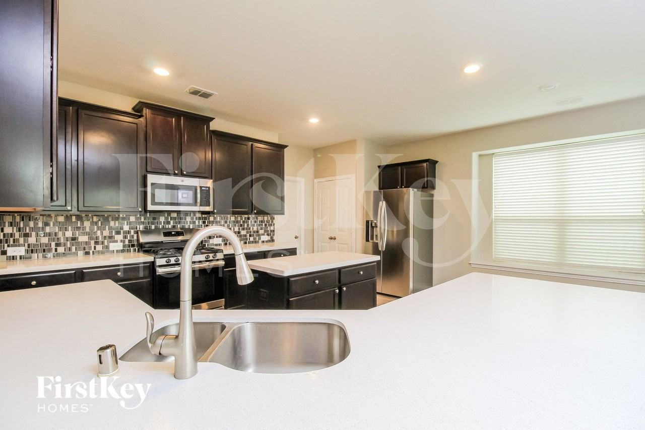 821 Skytop Dr - Photo 7 of 15