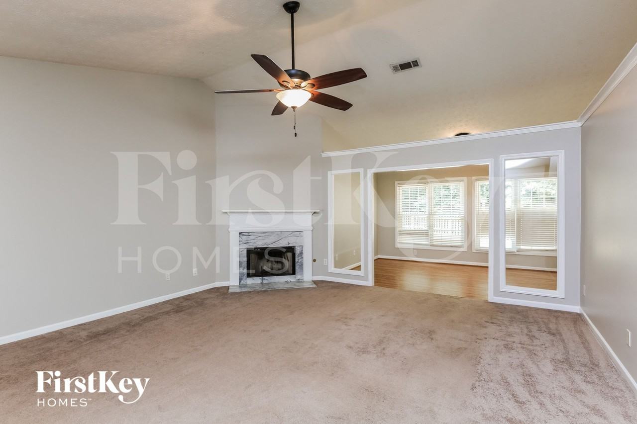 1893 Brittlebank Ln - Photo 2 of 15