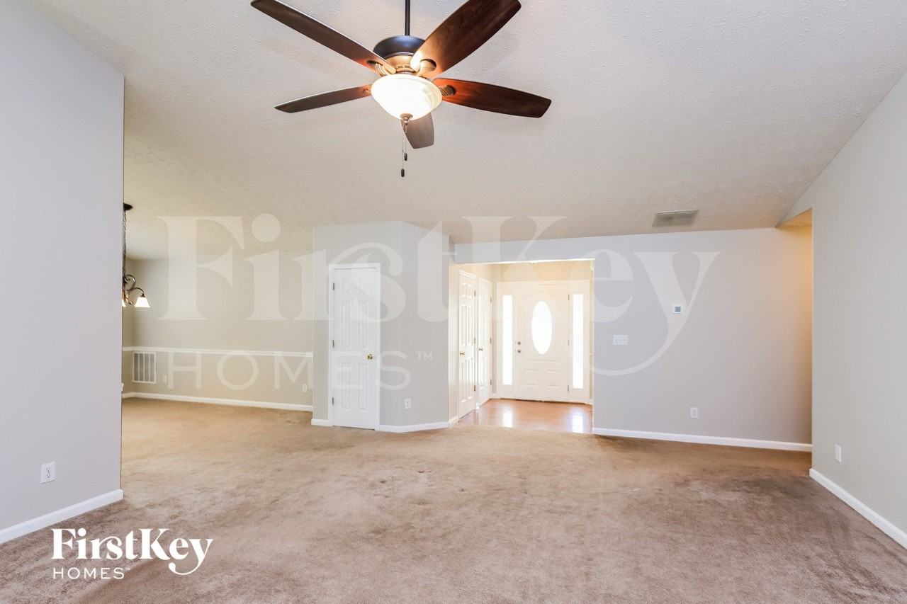 1893 Brittlebank Ln - Photo 4 of 15