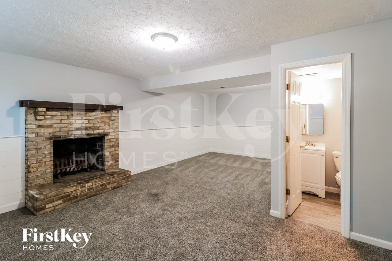 5571 Creekwood Cir - Photo 7 of 15